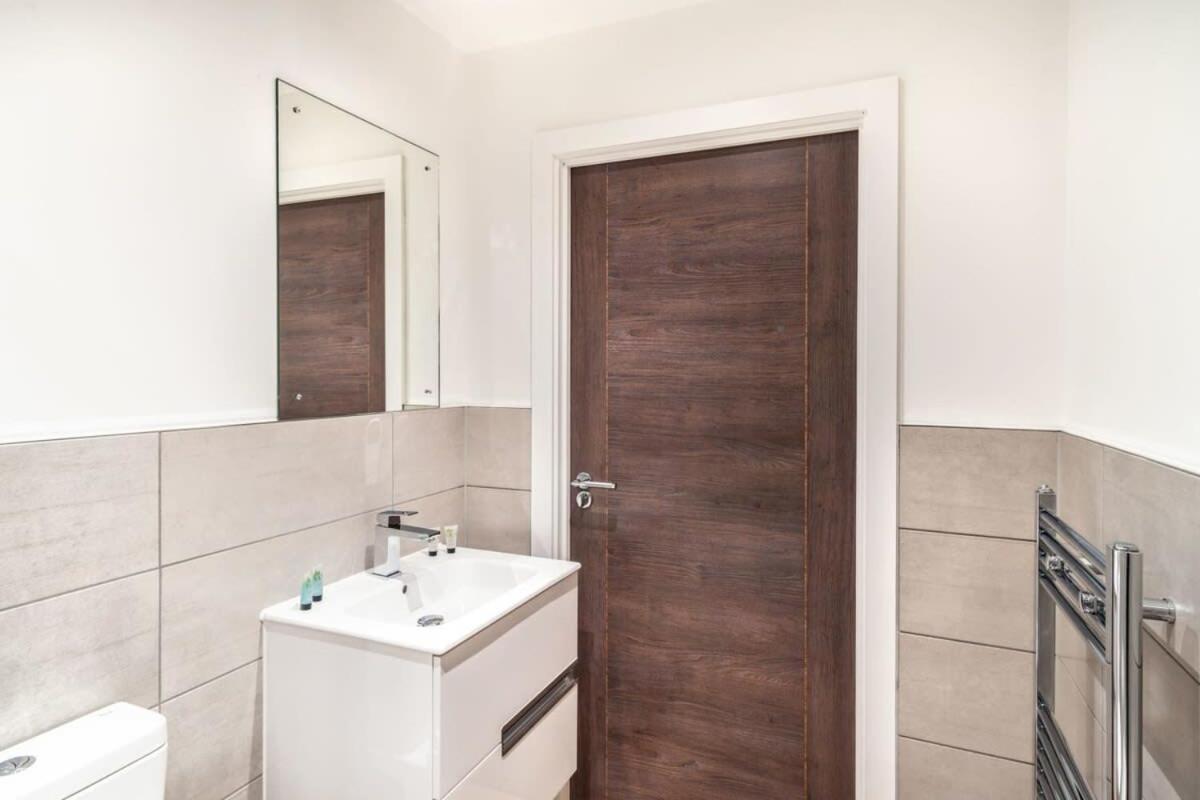 Stayzeni, Alexandra Rise 2 Bed Flat Apartment Manchester
