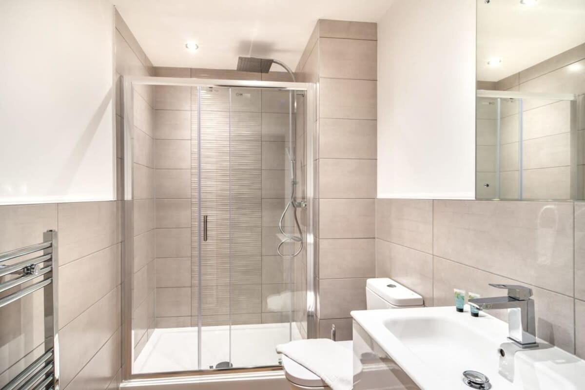 Stayzeni, Alexandra Rise 2 Bed Flat * Manchester